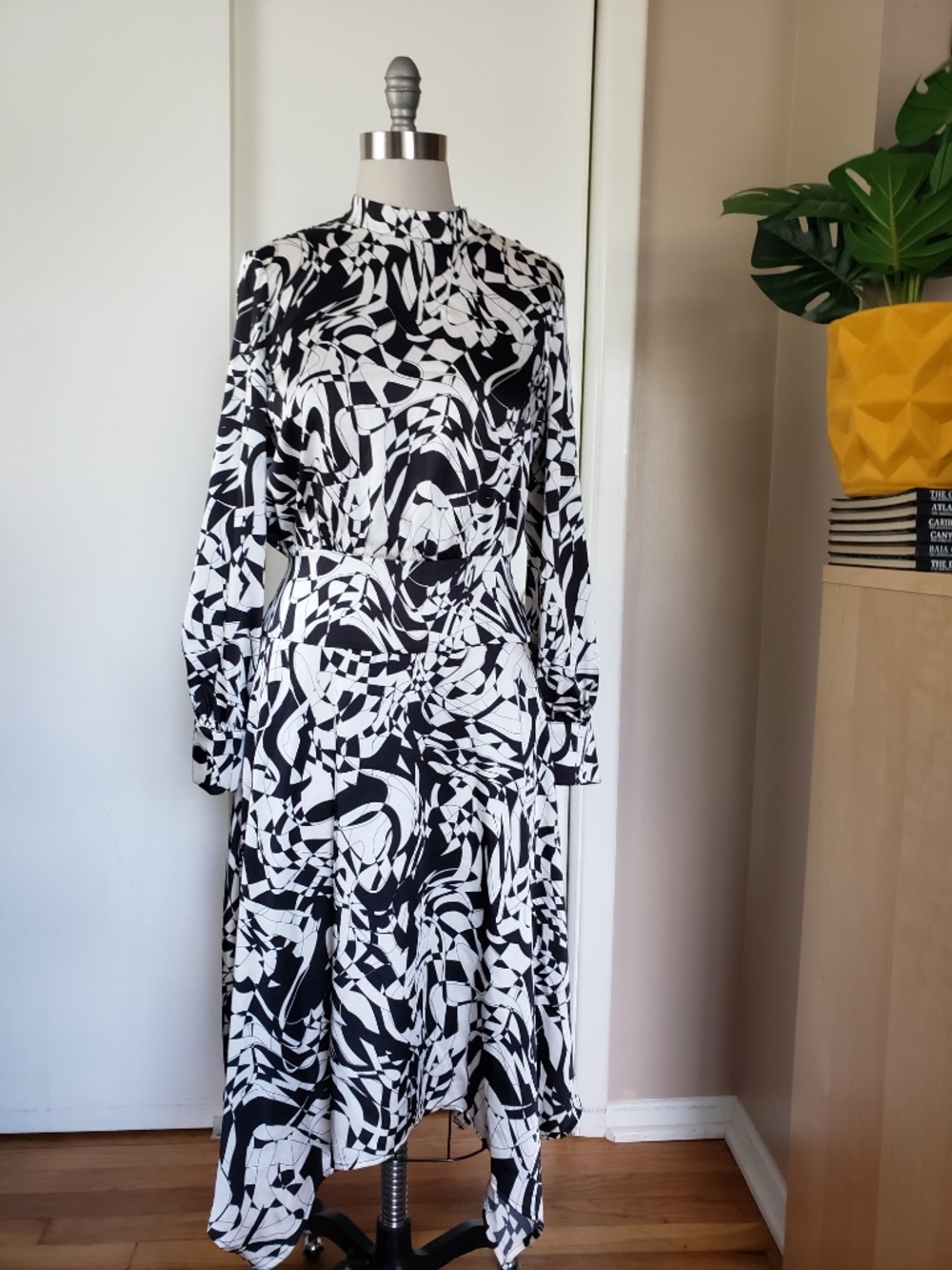 Abstract Print Contemporary Dress Size Medium